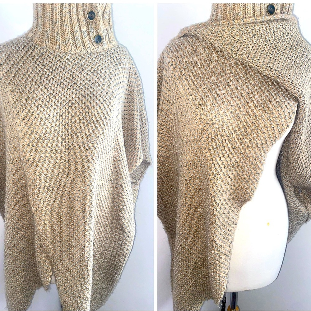 SIMPLY NOELLE Buttoned Knit Tan Poncho - Size S/M